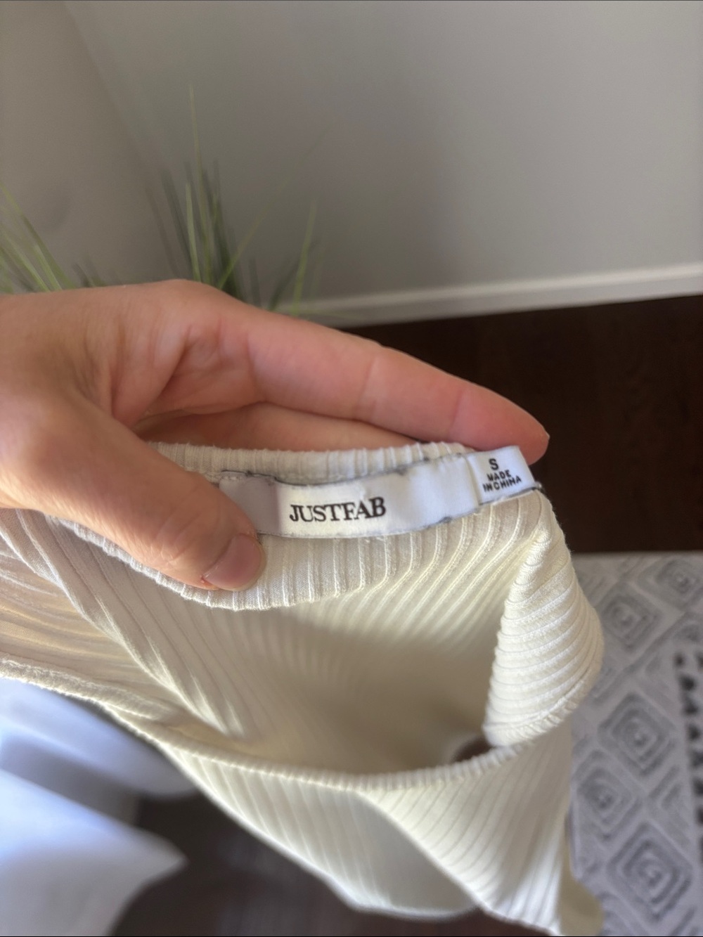 JustFab Cream Ribbed High Neck Tank Size Small - Picture 2 of 5